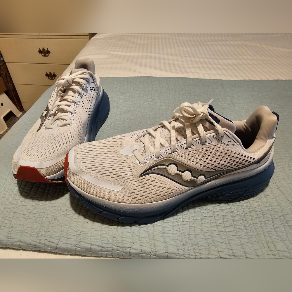 Saucony men's 11.5 pwrrun shoes